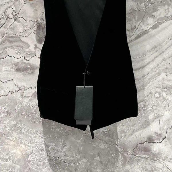 Chalecos de mujer Diseñador de alta calidad Chaleco con cuello en V negro Moda para mujer Casual Sin mangas Top Chic Elegante Retro Terciopelo de un solo pecho
