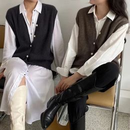 Chalecos de mujer Oficina de punto Señoras Estilo japonés Vneck Botón Cardigans Abrigo Primavera Otoño Elegante Suéter Chaleco 231218