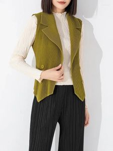 Damesvesten miyake dames mouwloos geplooide vest ingekeed kraag dubbele gebrouwen vaste kleur short jas 2024 Cardigan bijgesneden top