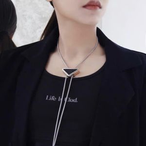 Ceintures de chaîne de taille pour femmes Collier de luxe Designer Lettres de mode Conception réglable Pull Chaîne de clavicule pour hommes Femmes Fête