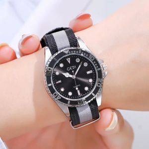 Montre pour femme de haute qualité, mode légère, luxe, loisirs, tissu haut de gamme, tempérament, quartz, étanche, Q1