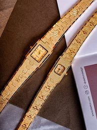 Women S Watches 24k Gold Wristwatch Switch Patrón tallado Pequeño moda de Valentine S Regalo de lujo con diamantes 230714