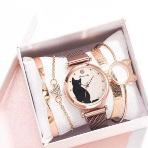 Dameshorloges 5 stks/Set Women es Rose Gold Bracelet Set Cat Patroon Zwarte magneet Dames Bracelet Pols Luxury Quartz Clock