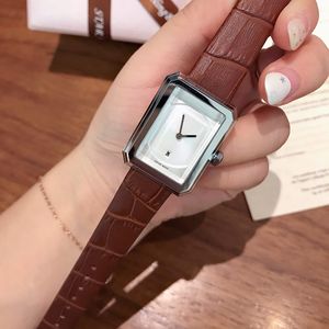 Montres pour femmes, créatrice de mode de luxe Matchs de haute qualité 28 mm de quartz-battery