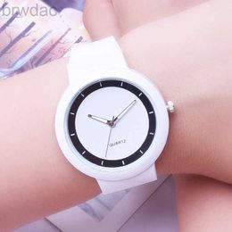 Relojes de mujeres White Watches Fashion Fashion Silicone Band Analog Quartz Wrist Watch Womens Watches Wallwatches Relogio Feminino Reloj 240409