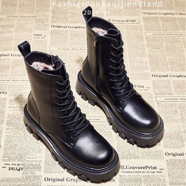 Bottes de combat d'hiver pour femmes 2024 Nouvelles bottes de plate-forme noire de fourrure pour femmes chaussures gothiques punk