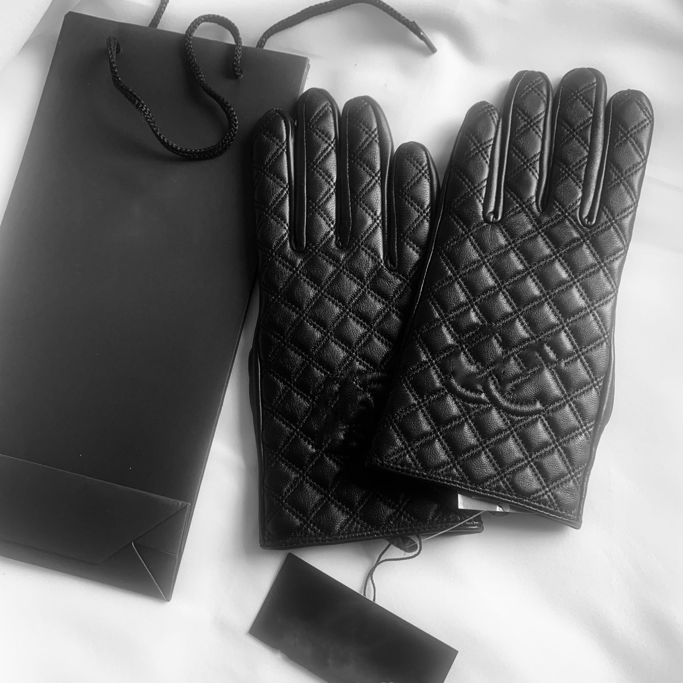 Guanti invernali da donna in pelle di montone touch screen in peluche per il ciclismo con guanti caldi con punta delle dita in pelle di pecora isolata