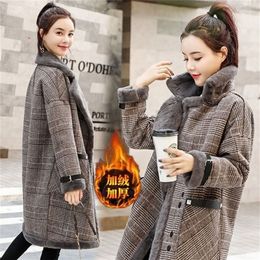 Mélanges de laine pour femmes automne hiver veste en fausse laine d'agneau 2XL épaissir Parkas lâche Plaid Long manteau femme décontracté chaud vêtements d'extérieur en laine 221110