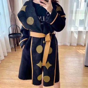 Mezclas de lana para mujer Diseñador Otoño Invierno Mujer Outerwaer Moda de moda Patrón de letra clásico Abrigos de mujer Estilo asiático Tamaño asiático S M L 72F8