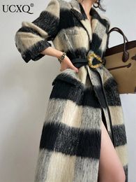 Mélanges de laine pour femmes UCXQ Vintage noir blanc Plaid rayé manteau de laine automne hiver 2023 cranté épaissi femmes pardessus avec ceinture bouton or 231117