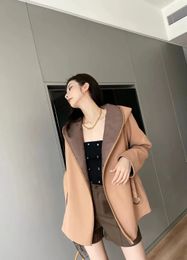 Manteau de laine pour femmes vestes de créateurs coupe-vent mode lettres de manteau à capuche style avec ceinture veste de tenue de dame mince vestes en laine