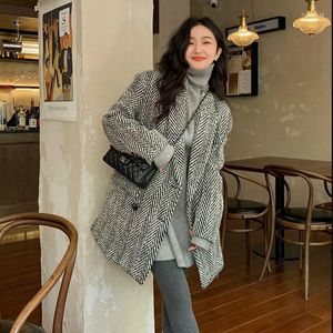 Femmes laine femmes mélanges Xiaoxiangfeng noir et blanc chevrons manteau 2022 automne hiver coton moyen Long costume col