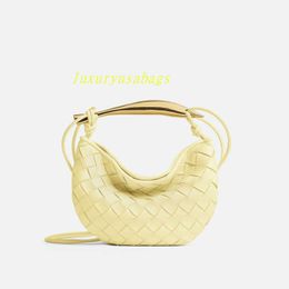 Bolsa de cuerpo cruzado de cuero tejido para mujeres Bottegvenets 2024 Spring/Summer Nuevo diseñador Soft Ovejas suaves Correa de hombro desmontable Bolsa de cuerpo cruzado 12cm*20cm*2.5cm 4ddj