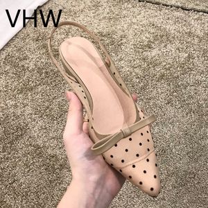 Vrouwen Sandalen 2021 Zomer Dames Elegante Puntige Teen Wave Point Net Garen Ademend Muilezels Schoenen Lage Hakken Gesp Strapslippers