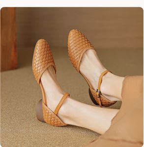 Sandales féminines 2024 Sandales d'été de nouveau style authentique chaussures en cuir authentiques