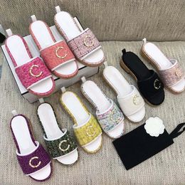 Femmes Sandales Designer Pantoufles Diapositives de haute qualité Cristal Cuir de veau Chaussures décontractées Plate-forme matelassée Summer Beach Slipper Sandal Slide Sac à provisions Taille 35-41