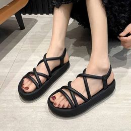 Femmes Sandales S Toe Summer Open Rome Pantoufles Designer Beach Beach Outdoor Flip Flops Brand Platform Flats Chaussures Feme