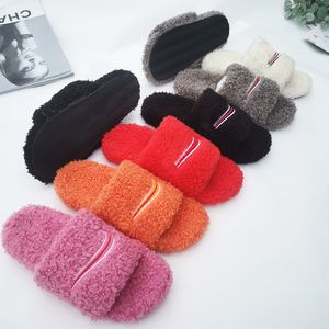 Femmes Sandales Pantoufle Moelleux D'hiver Designer Diapositives Talons Plats Mules Chaudes Fourrure Maison Pantoufles En Peluche Curseurs De Mode Lettre Intérieur Dame Chaussures Avec Boîte