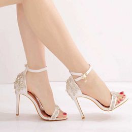 Vrouwen sandalen zomer hoge hakken peep tenen gesp band bruids schoenen partij luxe diamant dames witte bruiloft schoen y0721