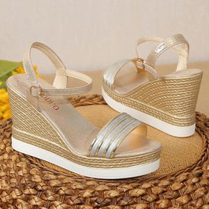 Dames sandalen zomerschoen wiggen platform schoenen hoge hakken ontwerper comfortabel plus size dames 240425