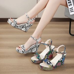 Femmes Sandals Cédeaux Platform Chaussures Ladies Sexy High Heels Pumps Summer Casual Peep Toe Leopard One Word Sandalias 2023 240424