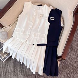 Conjunto de falda de diseñador para mujer Conjunto de camisa sin mangas con bordado de letras de moda traje de lujo de color sólido faldas plisadas de cintura alta de dos piezas