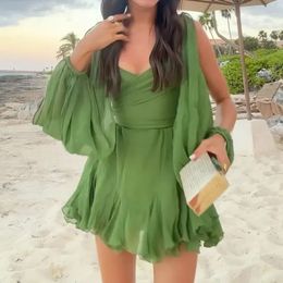 Femmes Sexy Green plissée mini robe Mode d'été V-Neck Split Split Manches à manches A-Line 2024 Vestidos de plage décontractés 2404255