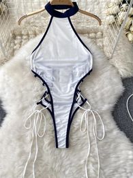 Femmes sexy licou jeu de mode à craqs de mode Design de lacets de bodys transparents minces creux des cordes d'été sweet 240423