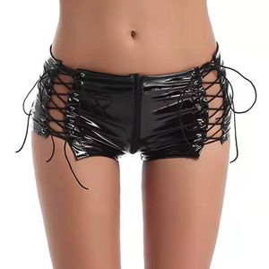 Femmes Sexy Ouverture Entrejambe Short En Cuir Pour Le Sexe Érotique Porno Sous-Vêtements Sans Entrejambe Brillant Façonnage Latex Mini Pantalon 240311