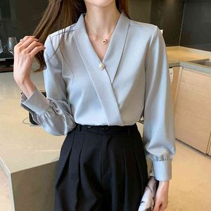 Vrouwenoverhemden lente parel versierd Koreaanse zijde satijn v kraag blouses vrouwelijke tops losse chiffon shirt 112e 210420