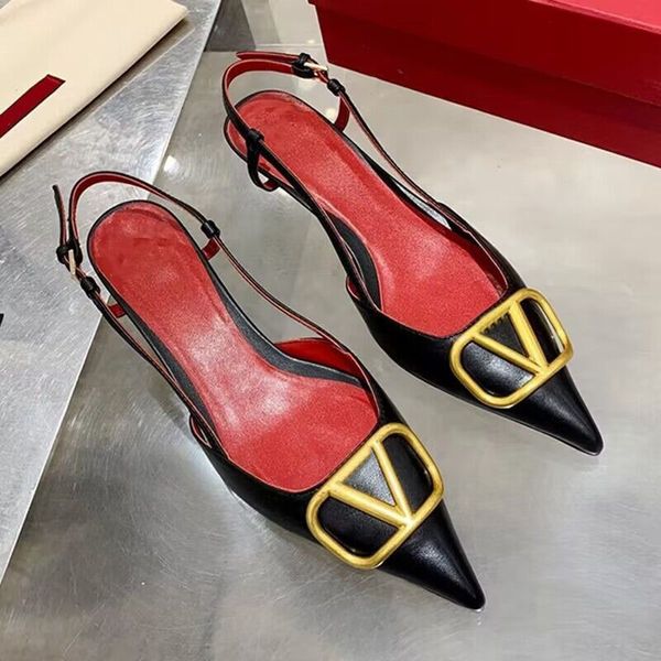 Chaussures de chaussures pour femmes Sandales Slippers High Heels Chaussures Marque Boucle 4cm 6cm 8cm 10cm Talons minces pointues Toe à fond rouge noir