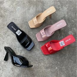 Vrouwenschoenen Europees en Amerikaans modeplein hoofd dunne hoge hak sexy slippers vrouwen zapatos de mujer 240410