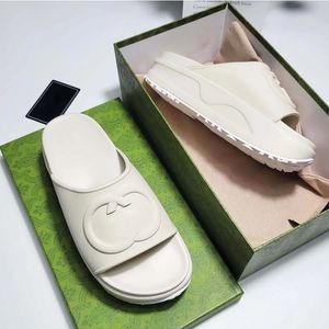Luxury Slippers Slide Designers de marque Femmes Ladies Hollow Platform Sandals Sandale de diapositives féminines avec lnterlocking g Belle femme Sunny Woman Chaussures Salles de chambre Taille 35-45