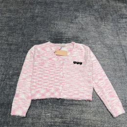 Luxe recadrée femmes pull hauts lettres tricoté élégant femme Cardigan veste rose à manches longues concepteur chandails tricots