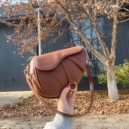 Bolso de hombro para mujeres Diseñador de bolsas de sillín Bolso de bolsas de cuerpo de caramelo 01