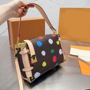 Vrouwen schoudertas bedrukte lederen ontwerper luxe handtas yk zijkant kofferbak tassen vrouwelijke kleine kast crossbody onderarm letter portemonnee koppelingsporta