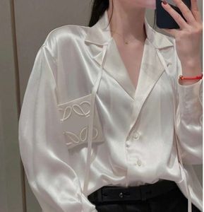Femmes Soie Blouses Hommes Designer T-shirts avec lettres broderie mode manches longues T-shirts Casual Tops Vêtements Noir Blanc Marque de mode Clothes46