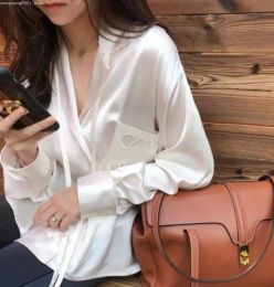Femmes Silk Shirts Blouses Mens Designer Tshirts avec lettres broderie Fashion à manches longues Tee Casual Tops Vêtements Black White68