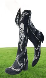 Femmes Skull Skeleton Selfie Cowboy Western Mid Calf Boots pointu Point Slipon Empiled Talon Goth Punk Autumn Shoes Designer Y1817920