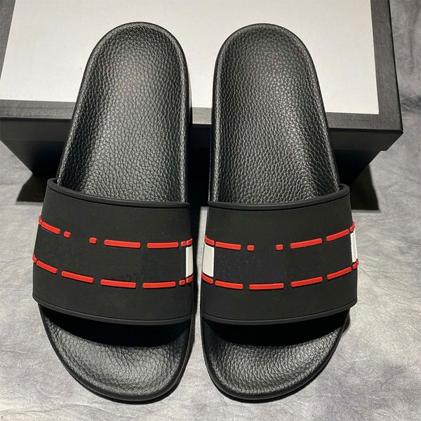 Zapatilla de mujer Diseñadores de moda Diapositivas planas Chanclas Verano Mocasines negros al aire libre Zapatos de baño Ropa de playa Zapatillas con caja original