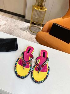 Pantoufles pour femmes Dernières sandales de plage de diamant de couleur Chaussures en relief Orange Noir et blanc Designers pour femmes Diapositive d'été 35-45