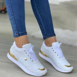 Plateforme de robe de baskets pour femmes Pu en cuir patchwork décontracté dames extérieurs Running Walking Shoes Zapatillas Mujer