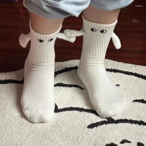 Femmes chaussettes 1 paire Club célébrité mode drôle créatif Attraction magnétique mains noir blanc dessin animé yeux Couples Sox