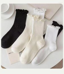 Chaussettes de femmes 1 paires de style doux blanc et filles mignonnes plissées longtemps