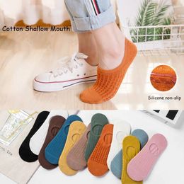 Chaussettes de femmes 10 paires / set No Show Slipper Slipper Invisible Summer Spring Ankle Boat Silicone Non-Slip