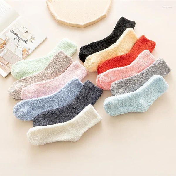 Chaussettes de femmes 1pair Coral Fleece for Candy Color Winter Winter chaud Mode douce Mode Mid-tube Half Floor Girls