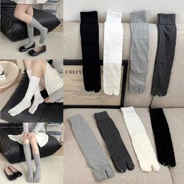 Chaussettes en coton pour femmes, 1 paire, bout fendu, deux chaussettes mi-mollet, automne hiver, bande verticale, sabots Tabi japonais