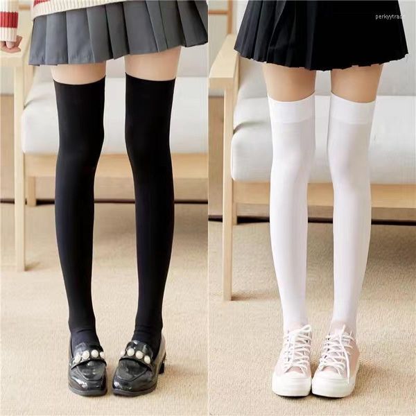 Femmes chaussettes 2022 mode rayé bas décontracté coton cuisse haute sur le genou solide Harajuku noir blanc qualité