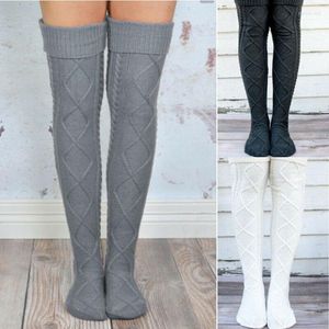 Femmes chaussettes 2023 Est Style dames hiver câble tricoté sur le genou longue botte cuisse-haute coton chaud