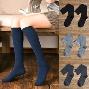 Femmes chaussettes 2023 belle couleur unie dames bas décontracté long chaud haut doux respirant mollet 1 paire coton genou chaussette